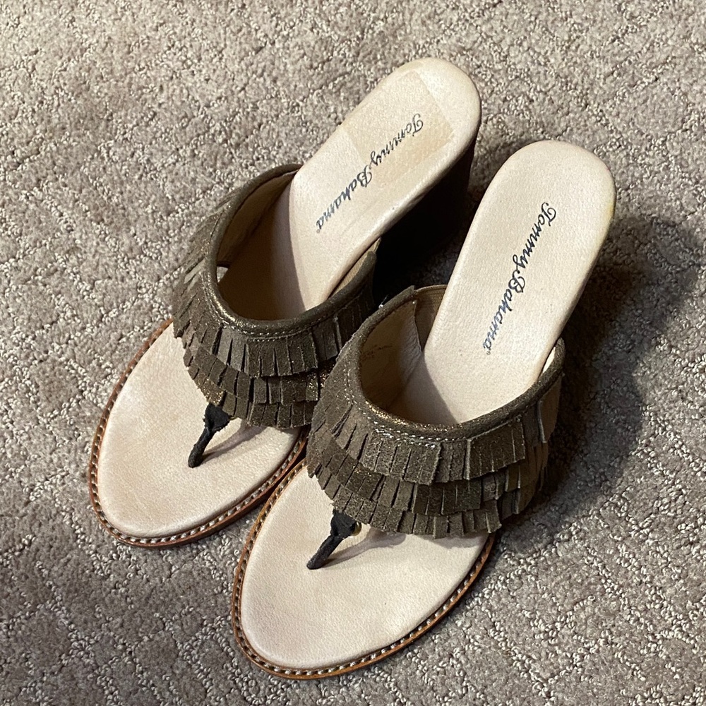 Tommy Bahama Leather Olive Green 8.5 Fringe Thong Mules Summer Fall
